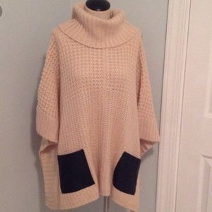Gorgeous oversized knit sweater with pockets